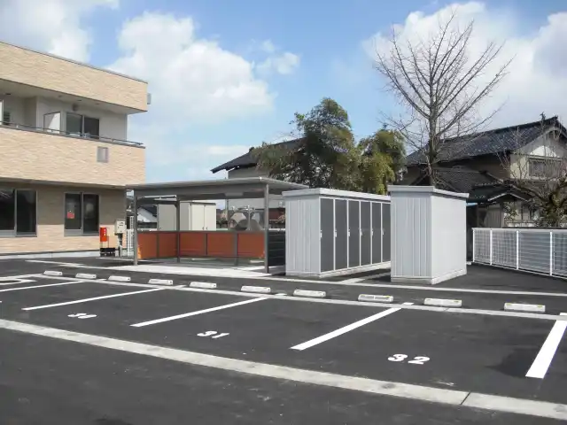 施設駐車場